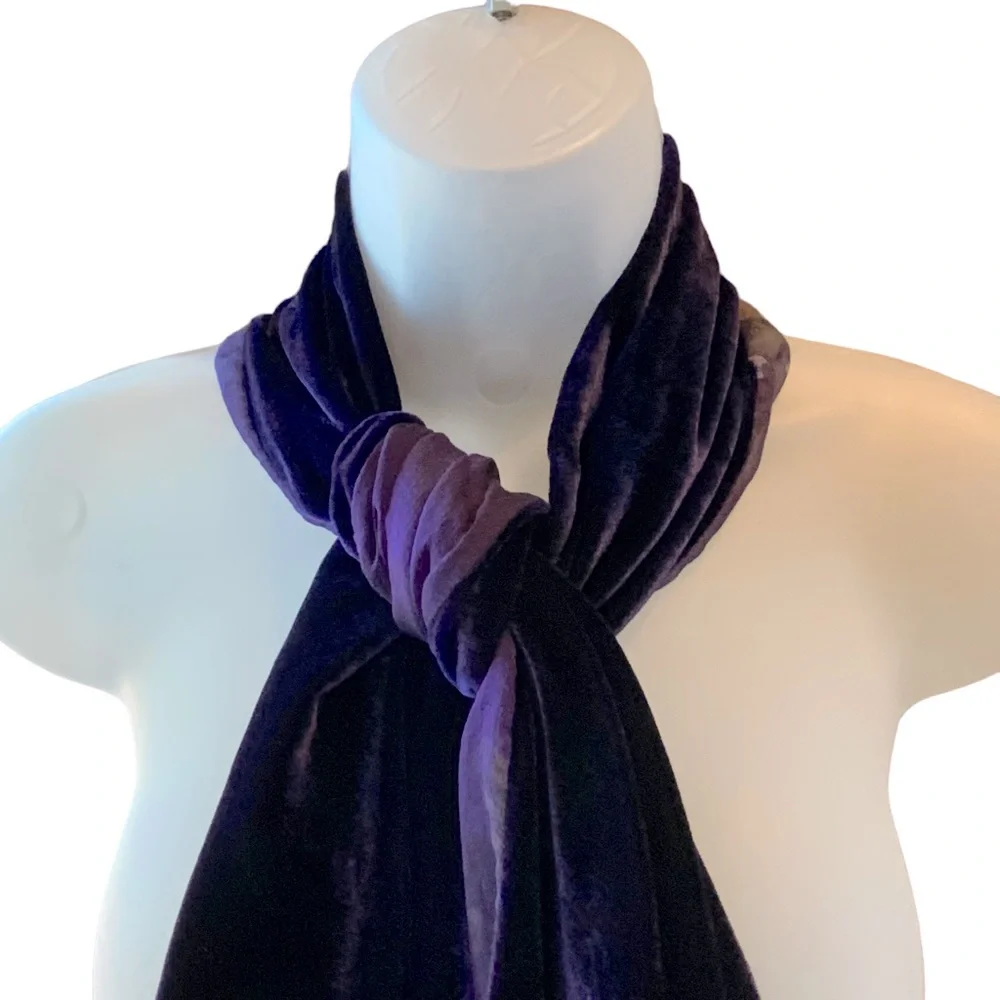 Bloomingdale’s Silk Blend Scarf  Purple Floral With Velvet Underside Reversible - Picture 5 of 10